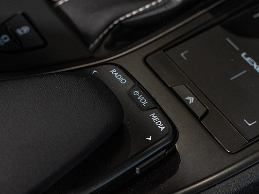 Lexus UX 200 Enjoy 2.0 CVT Red