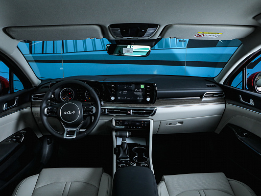 Kia K5 Red